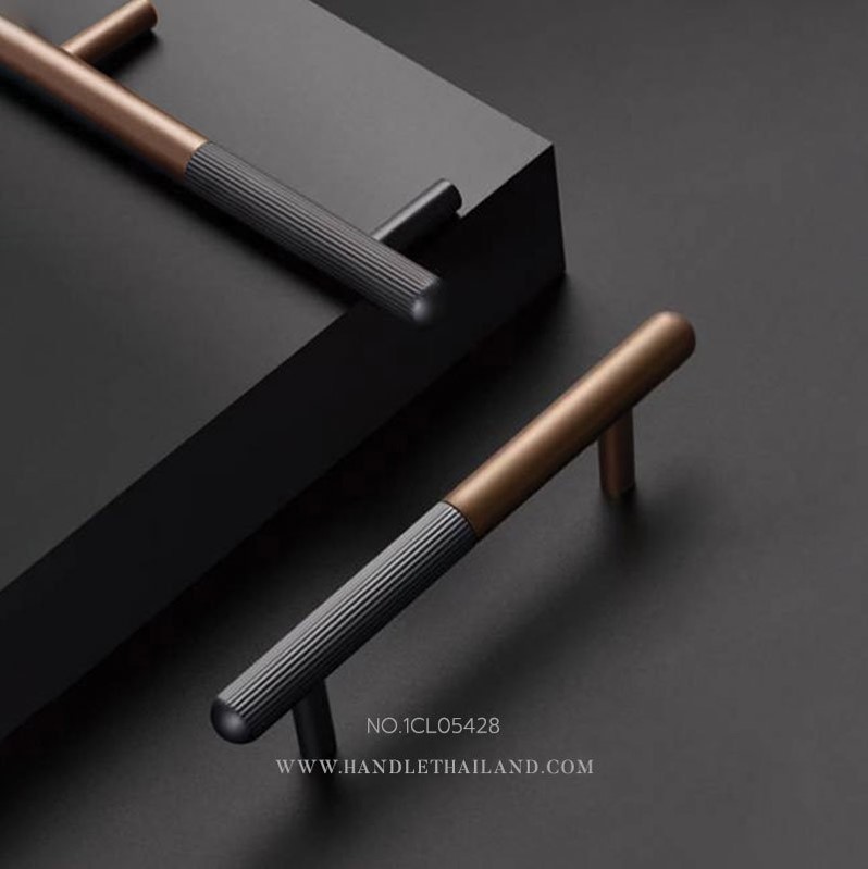 Pull Handles and Knobs