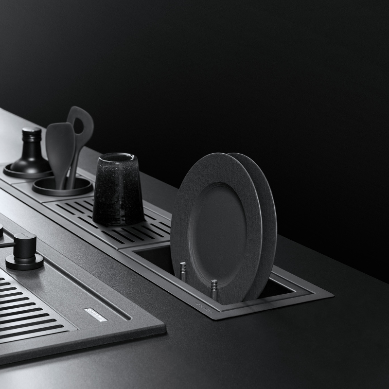 black-stainless-steel-and-fenix-draining-rack-with-pegs